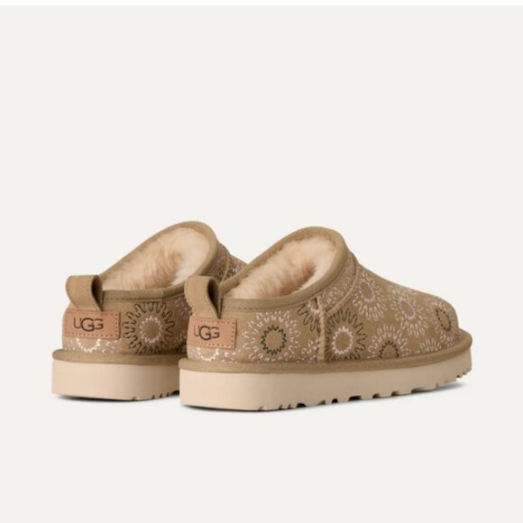 UGG Women's Classic Micro Shoes 🇨🇦 - Picture 3 of 5